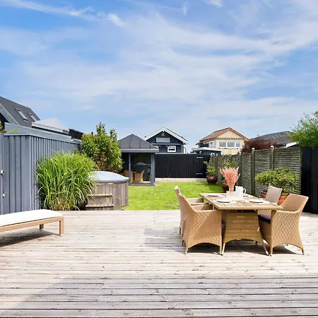 3 Bedroom Lovely In Feriehus *